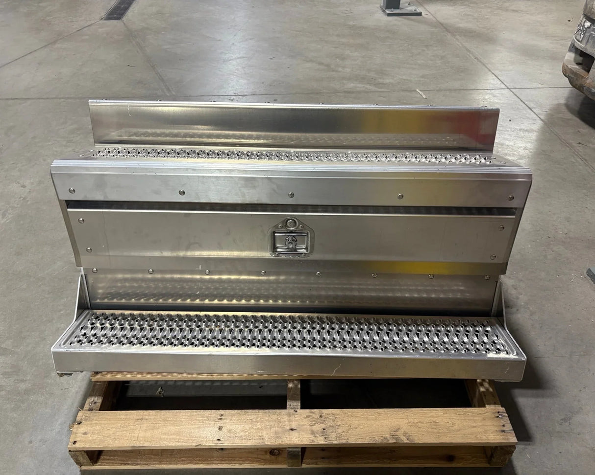 Peterbilt 589 44" Lockable Toolbox Steps