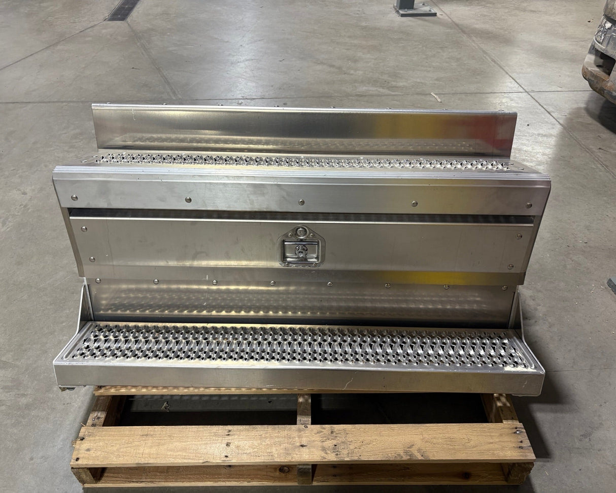Peterbilt 589 44" Lockable Toolbox Steps