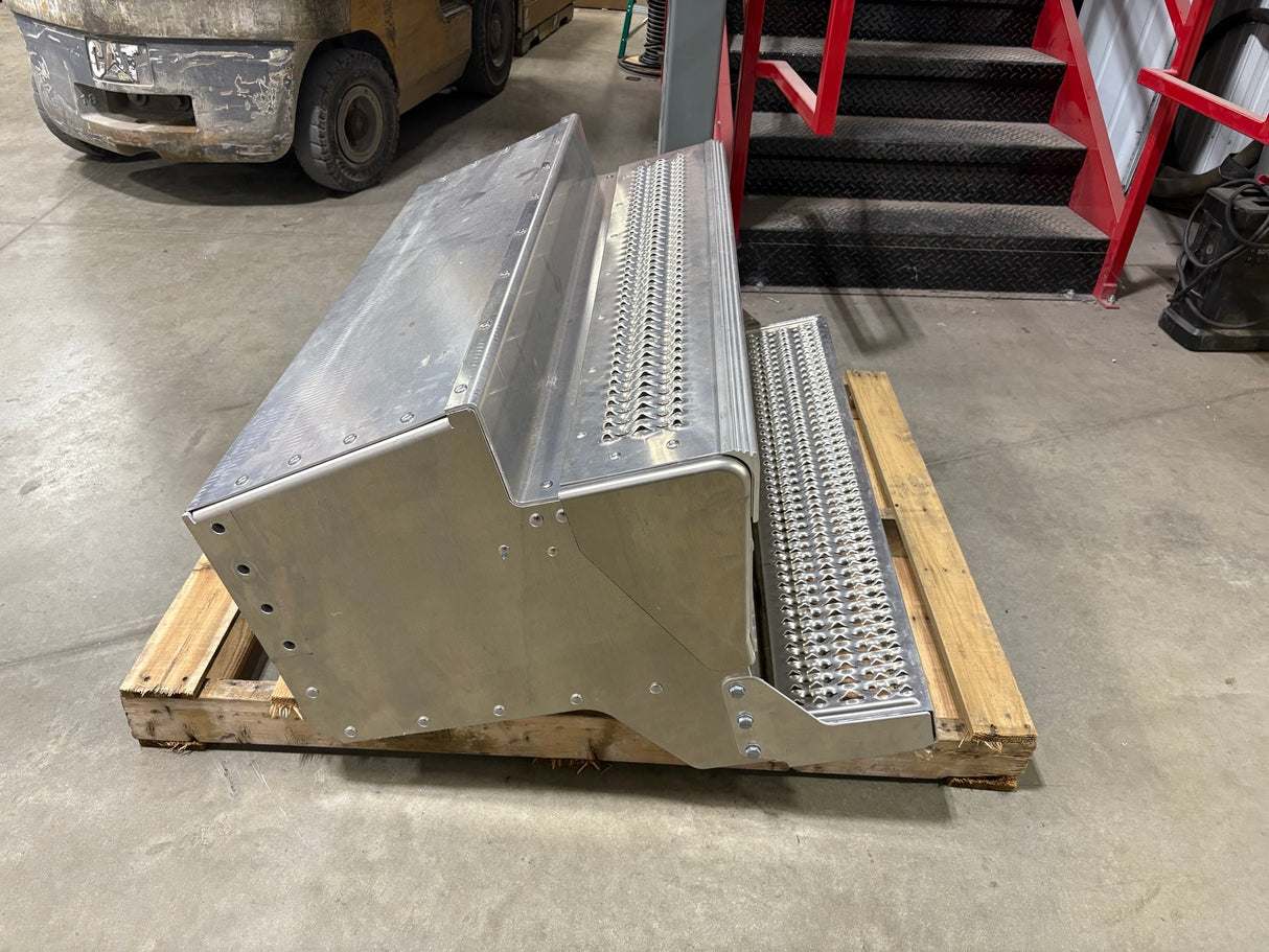 Peterbilt 589 44" Lockable Toolbox Steps